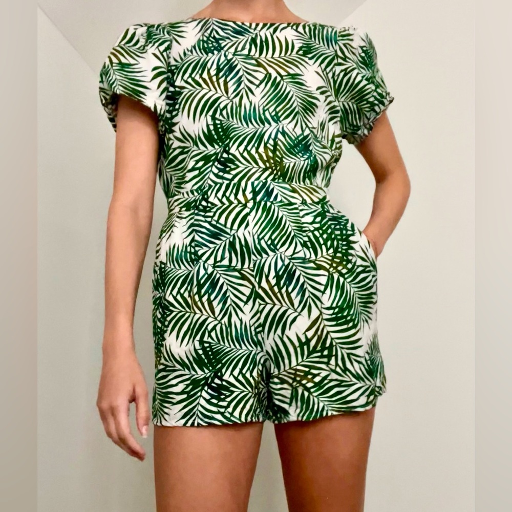 LOFT Floral Romper Tropical Puffed Sleeves with POCKETS Vacation Beach Summer